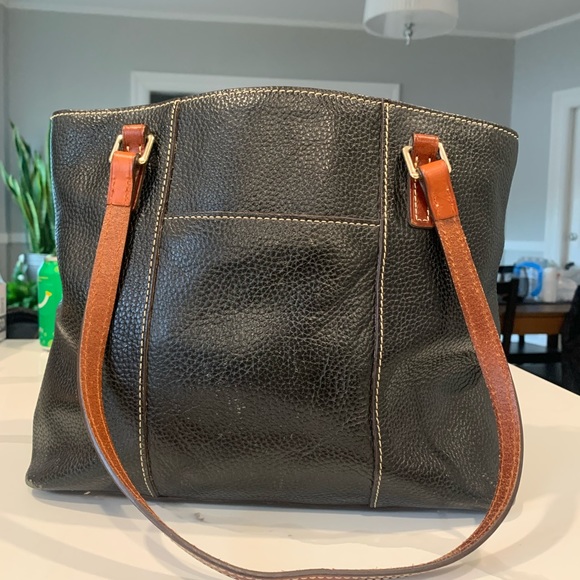 Pebbled Black Dooney & Bourke Learher Tote Red Lining - Picture 4 of 7